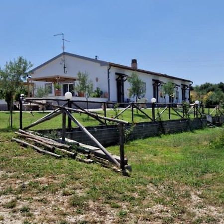 Casale Bianco Al Casello Dell' Autostrada Guidonia Zewnętrze zdjęcie